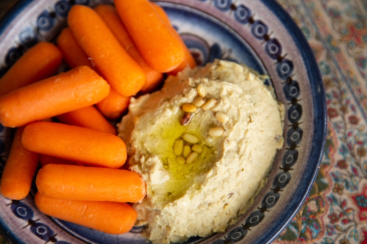 Hummus with Carrots